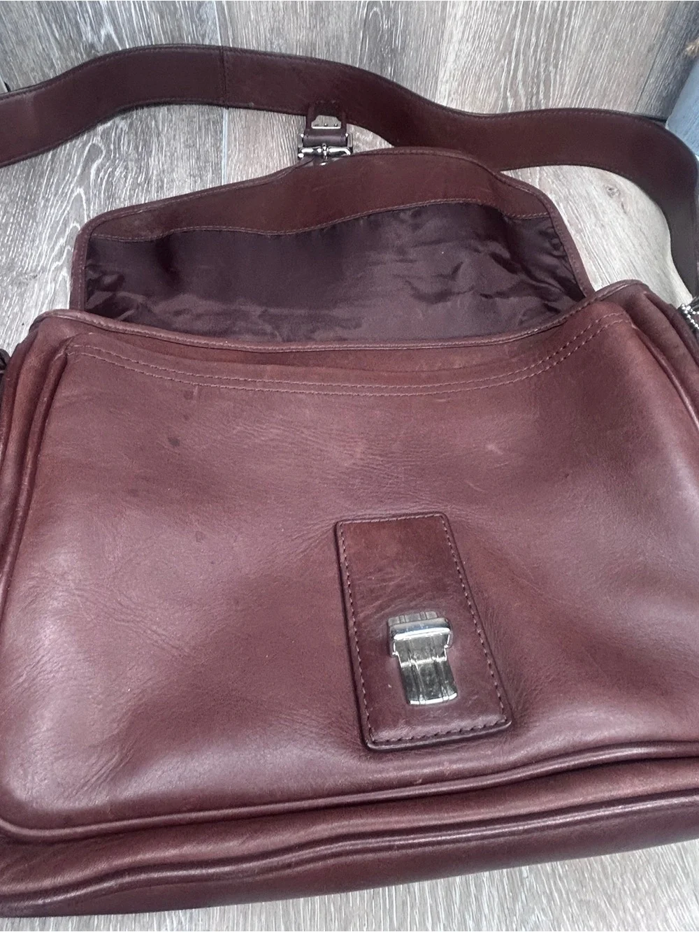 Coach Vintage Glove‑Tanned Leather Messenger Bag Brown Crossbody G23‑5735
